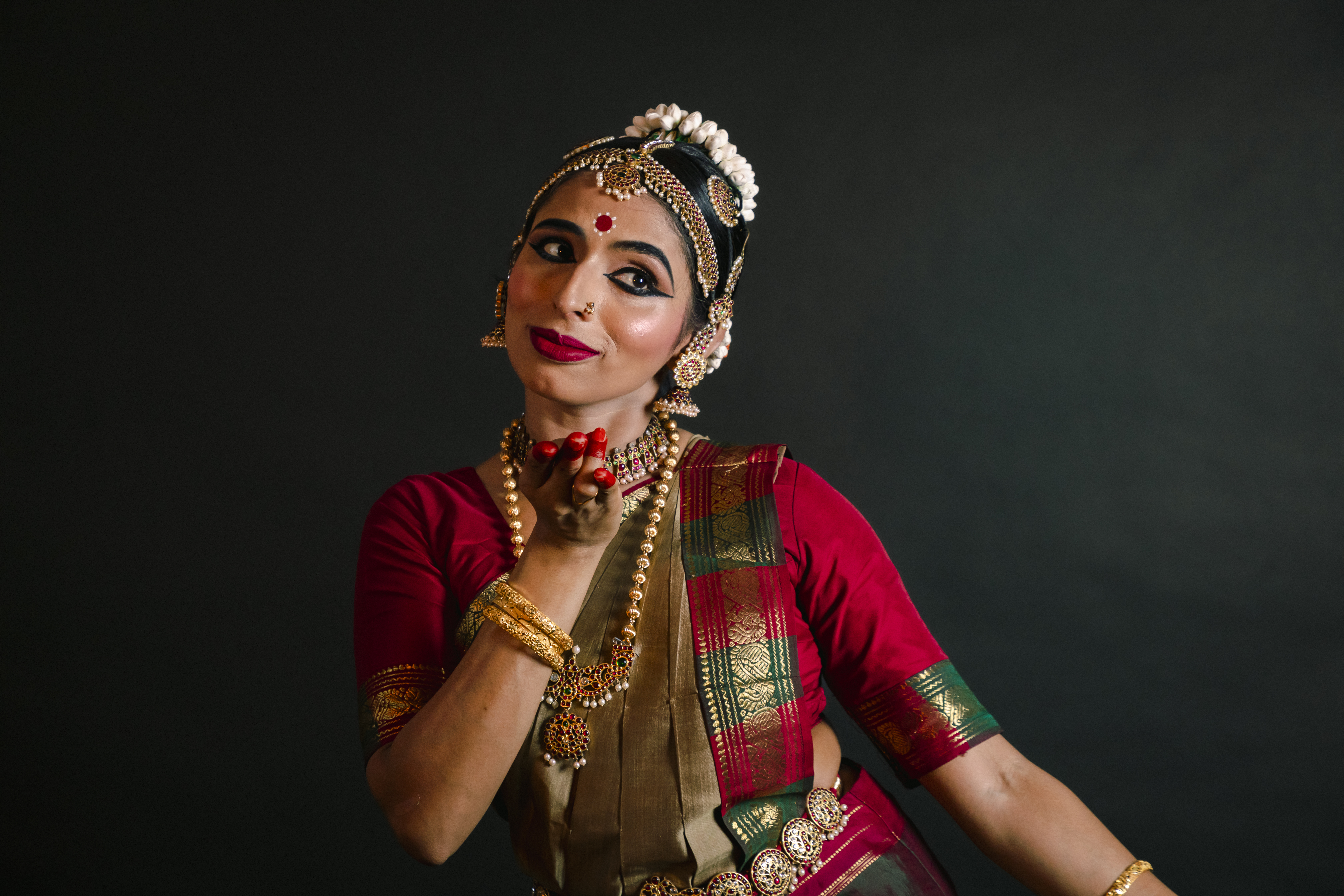 Madhumanti Banerjee theatrical Bharatanatyam recital